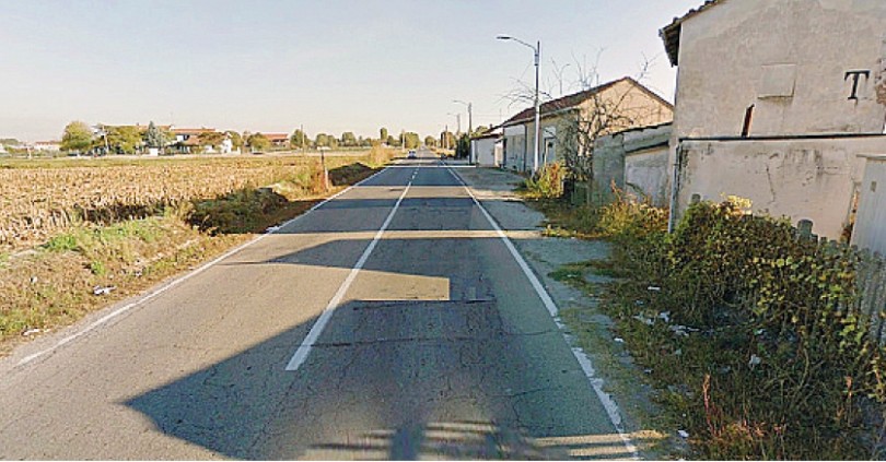 «Strada Vecchia Vercelli troppo buia. E le auto sfrecciano a velocità elevata»